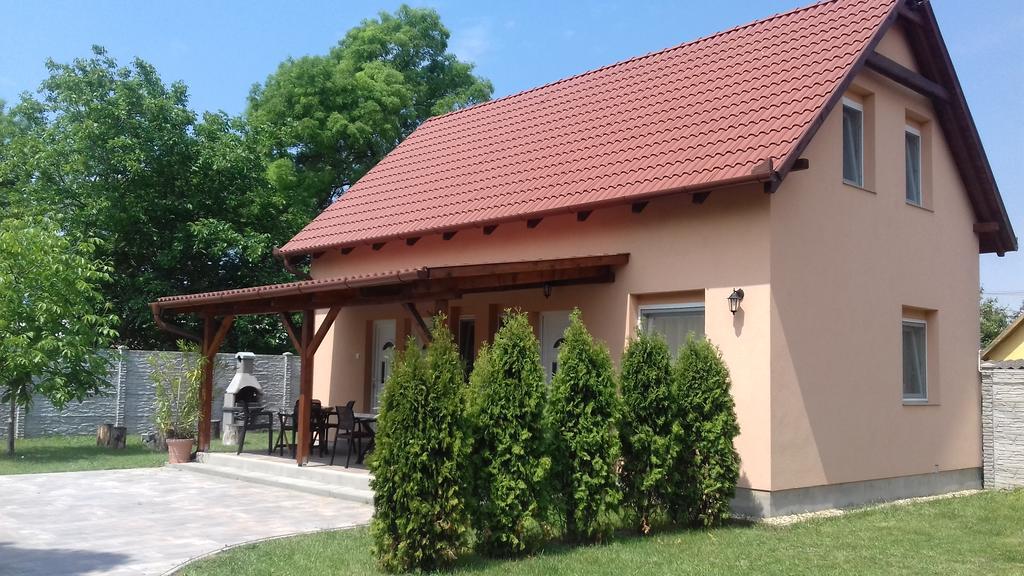 Eszter Apartmanhaz Hajdúszoboszló 외부 사진
